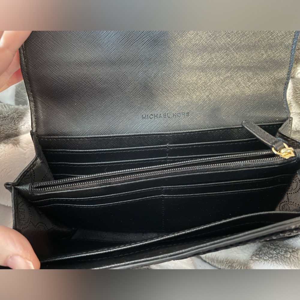 Michael Kors black snake skin wallet - Picture 4 of 4